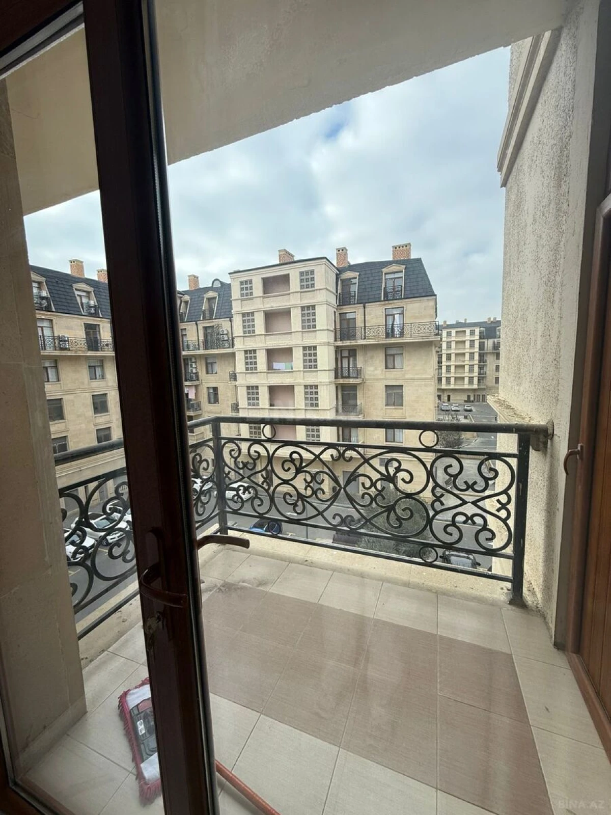 Kirayə verilir 3 otaqlı mənzil 140 m²