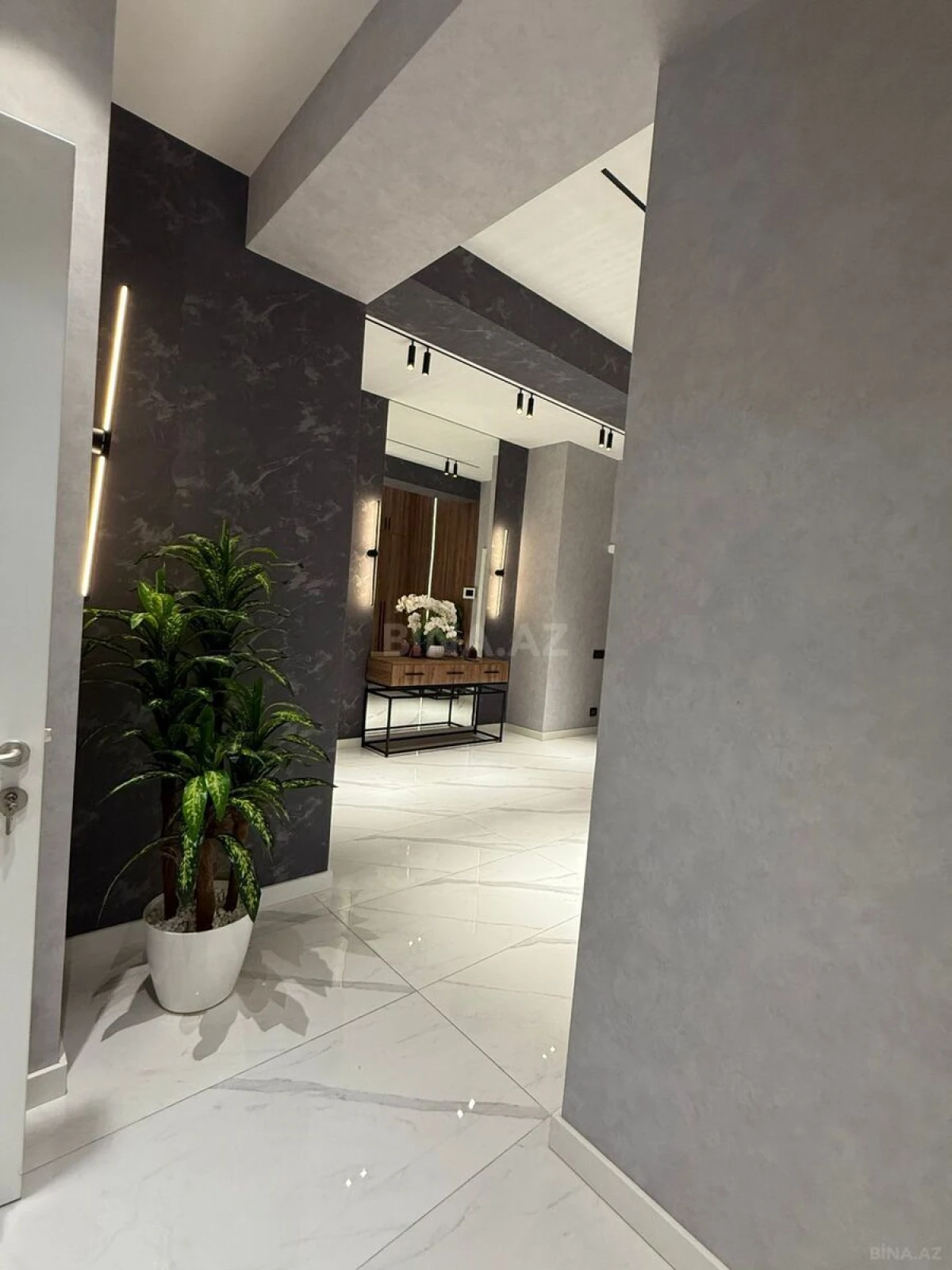 Kirayə verilir 3 otaqlı mənzil 140 m²