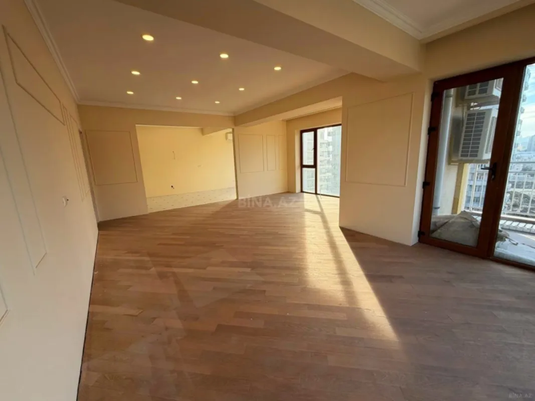 Satılır 4 otaqlı mənzil 182 m²