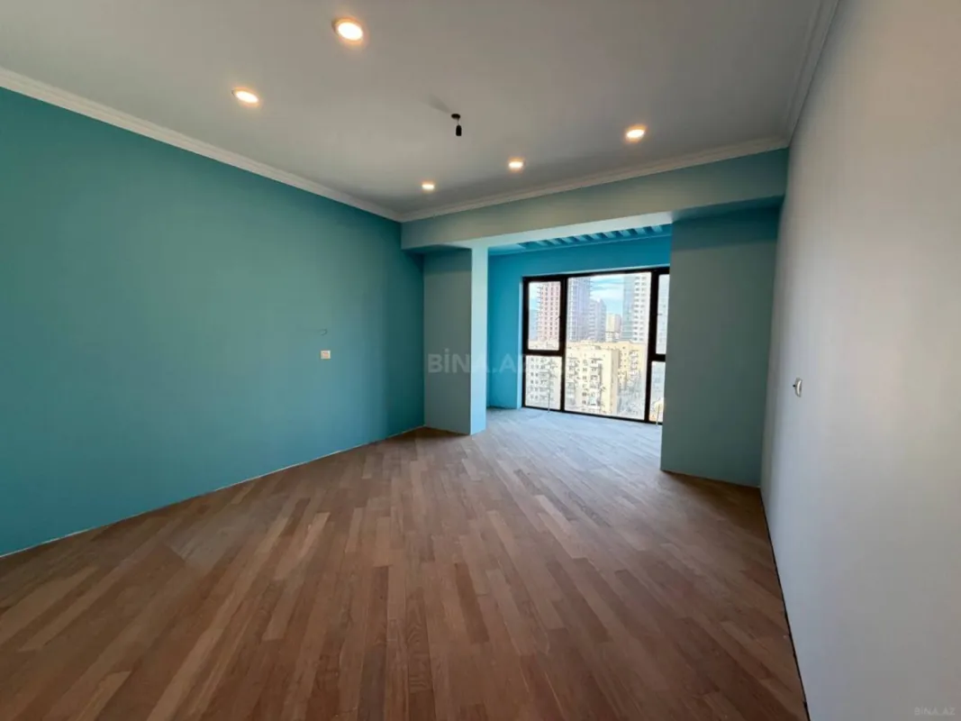Satılır 4 otaqlı mənzil 182 m²