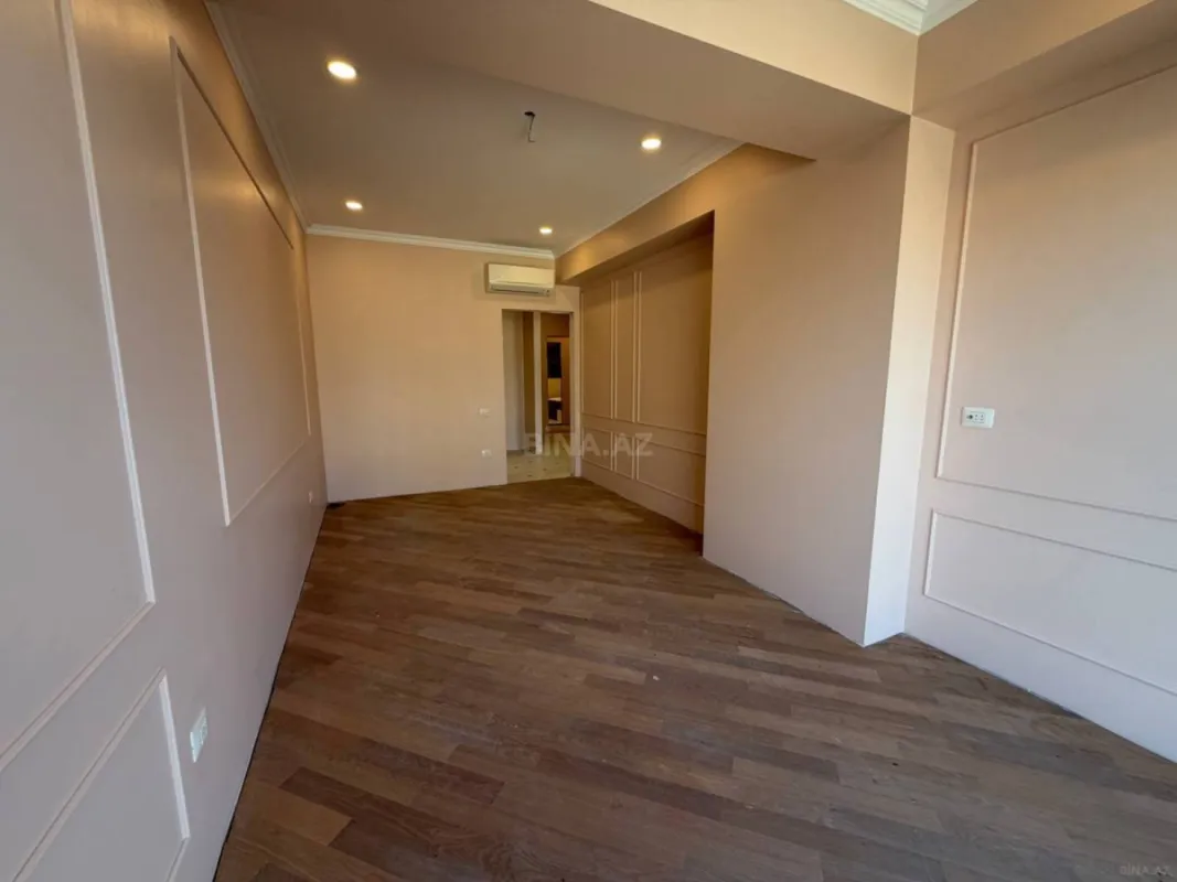 Satılır 4 otaqlı mənzil 182 m²