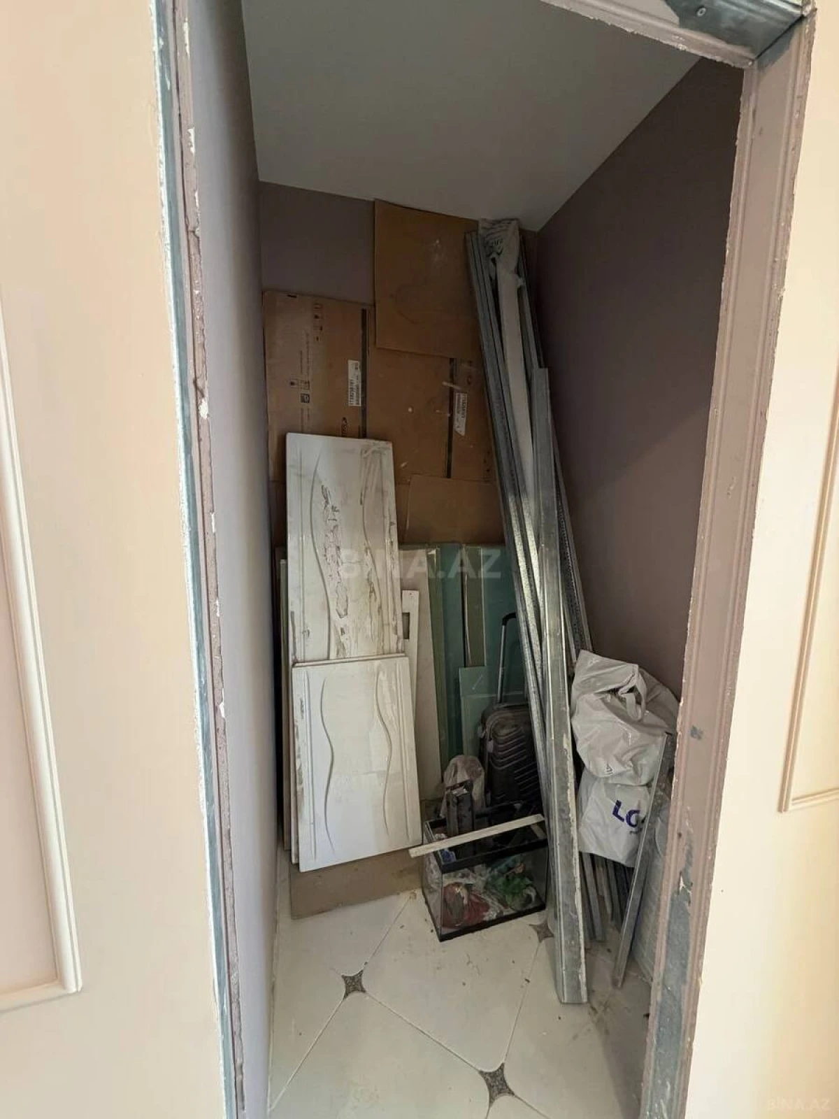 Satılır 4 otaqlı mənzil 182 m²