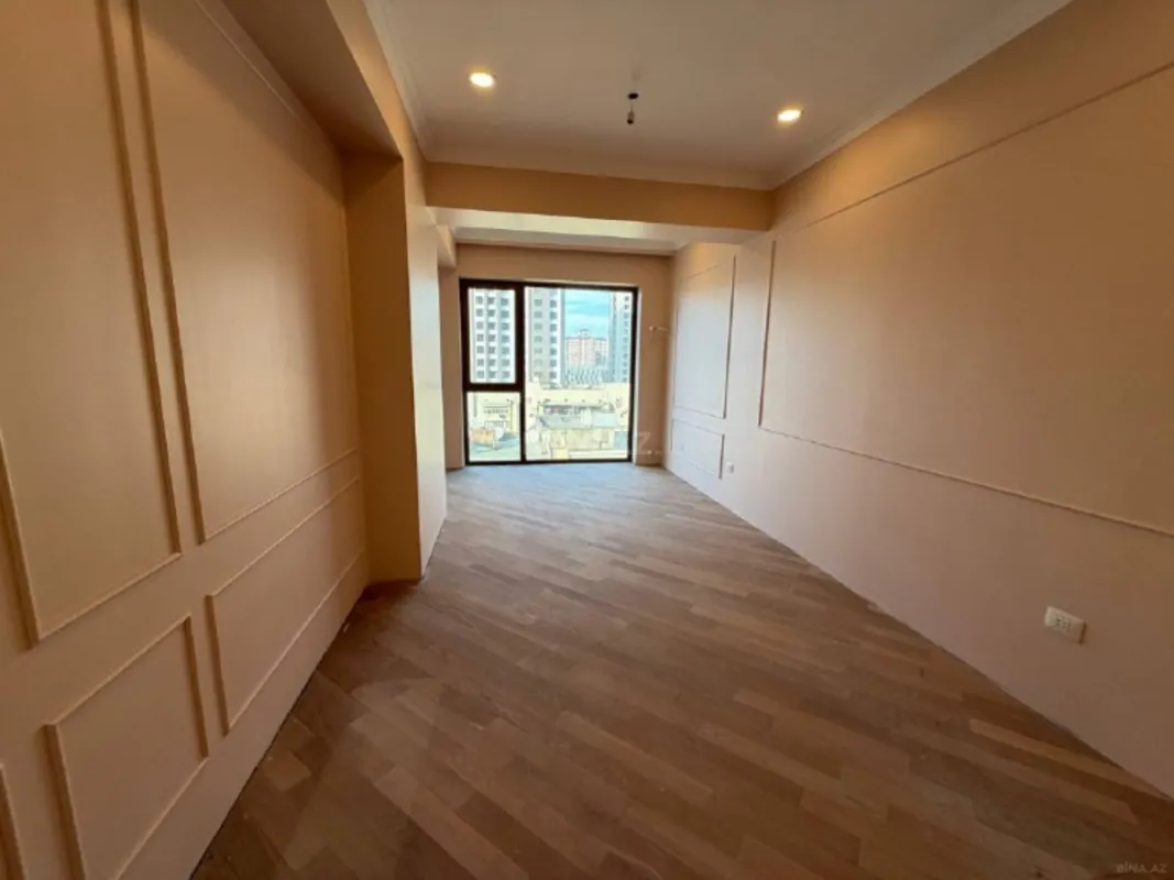 Satılır 4 otaqlı mənzil 182 m²