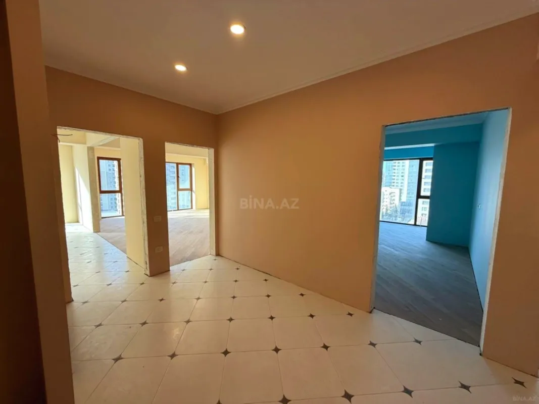 Satılır 4 otaqlı mənzil 182 m²