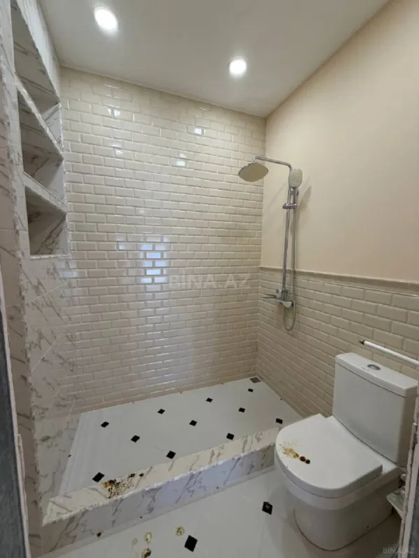Satılır 4 otaqlı mənzil 182 m²