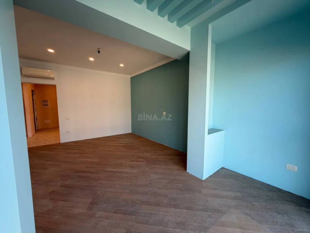 Satılır 4 otaqlı mənzil 182 m²