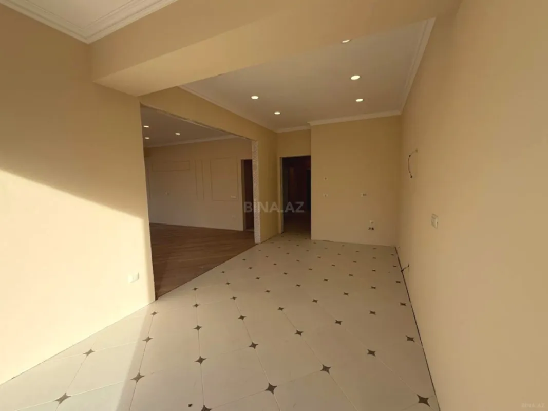 Satılır 4 otaqlı mənzil 182 m²