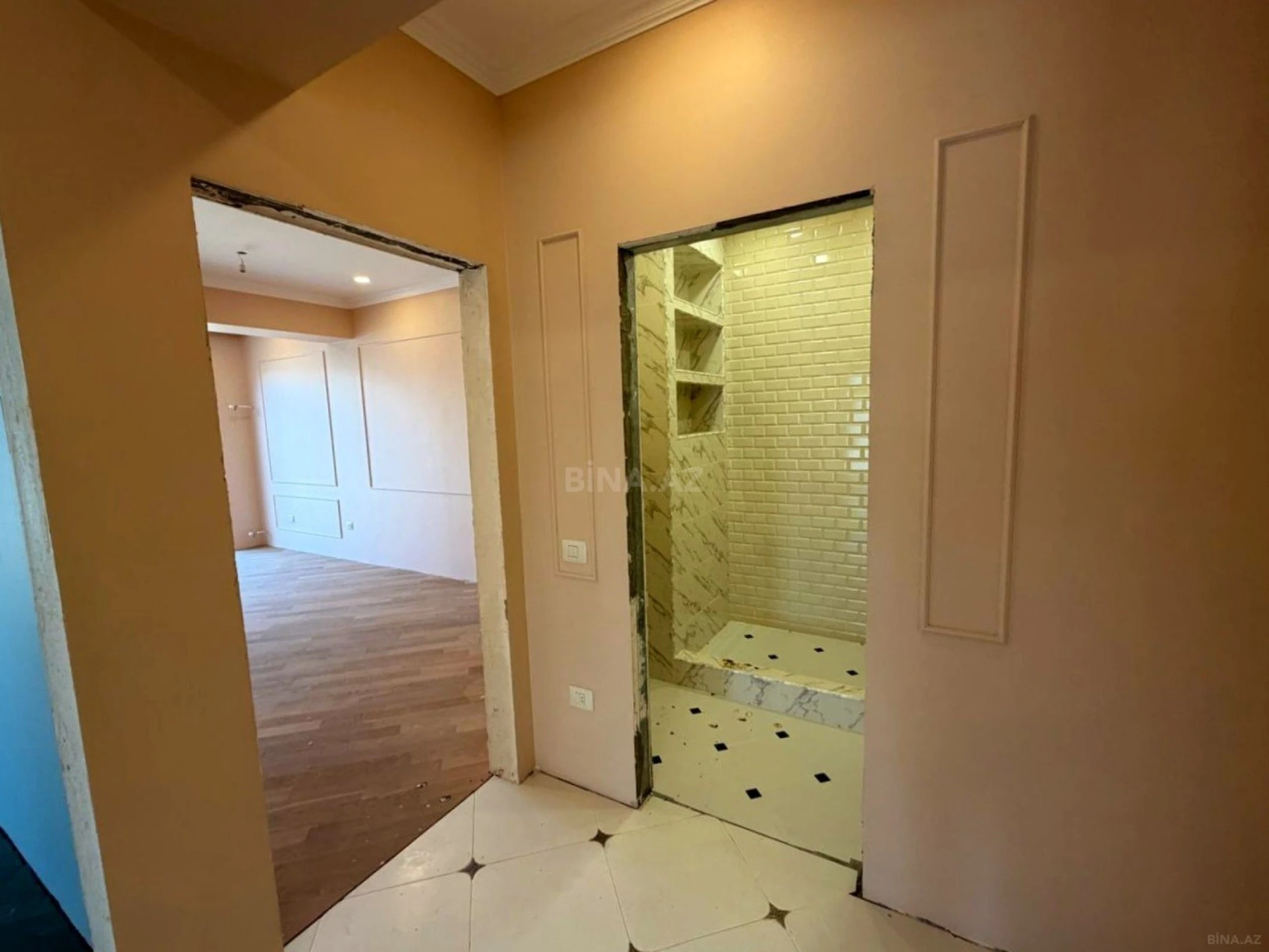 Satılır 4 otaqlı mənzil 182 m²