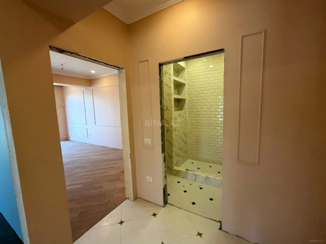 Satılır 4 otaqlı mənzil 182 m²