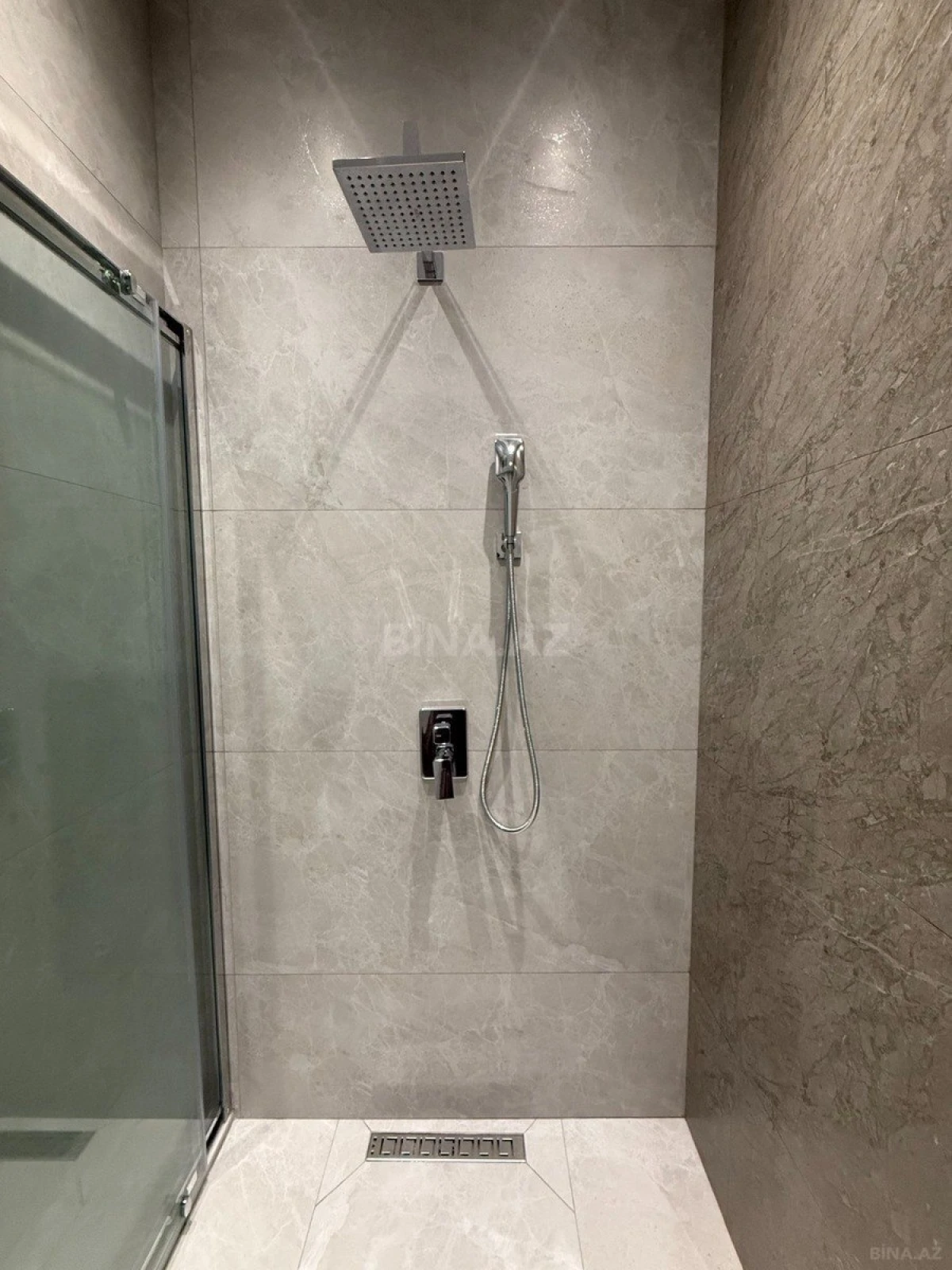 Kirayə verilir 4 otaqlı mənzil 250 m²