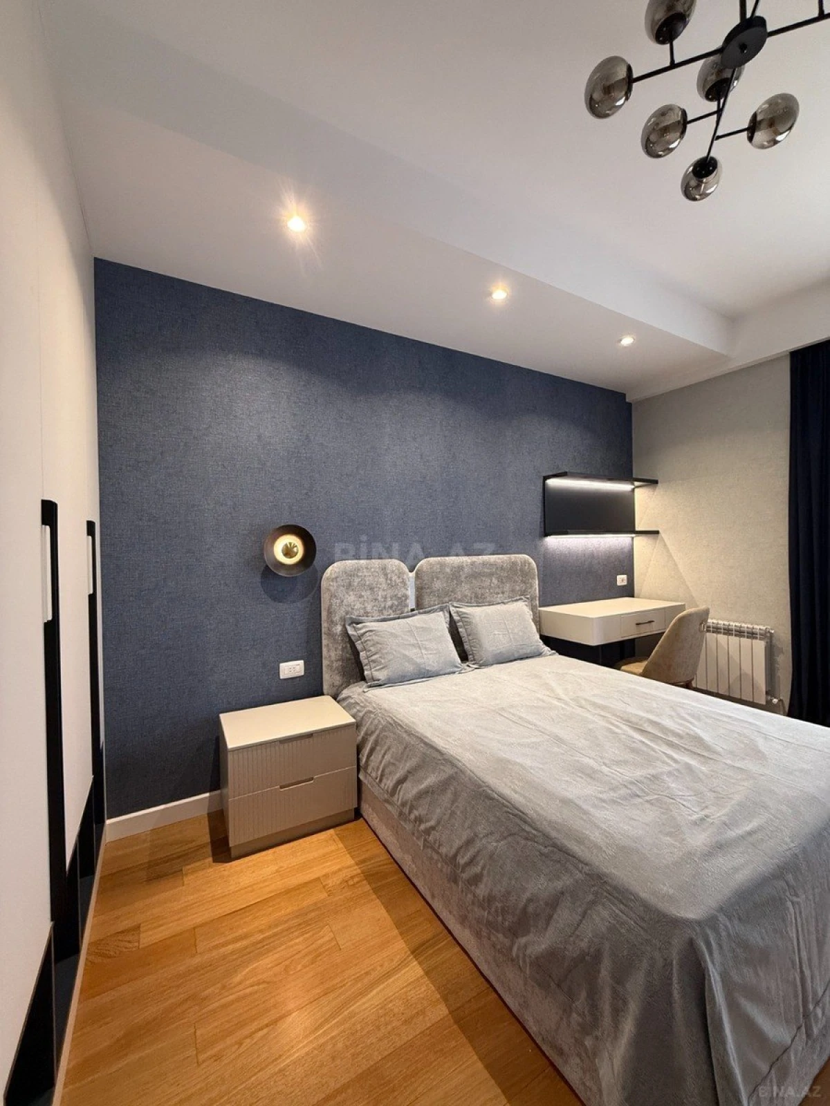 Kirayə verilir 4 otaqlı mənzil 250 m²