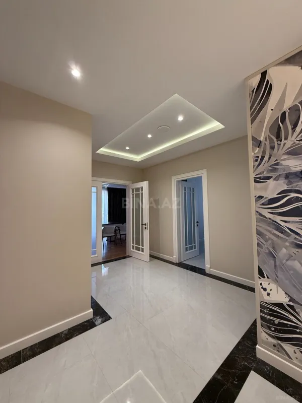 Kirayə verilir 4 otaqlı mənzil 250 m²