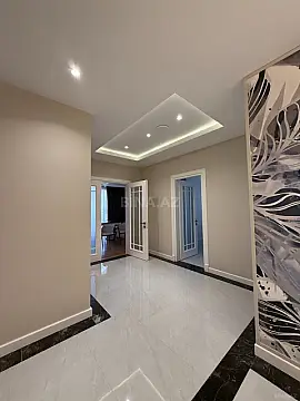Kirayə verilir 4 otaqlı mənzil 250 m²