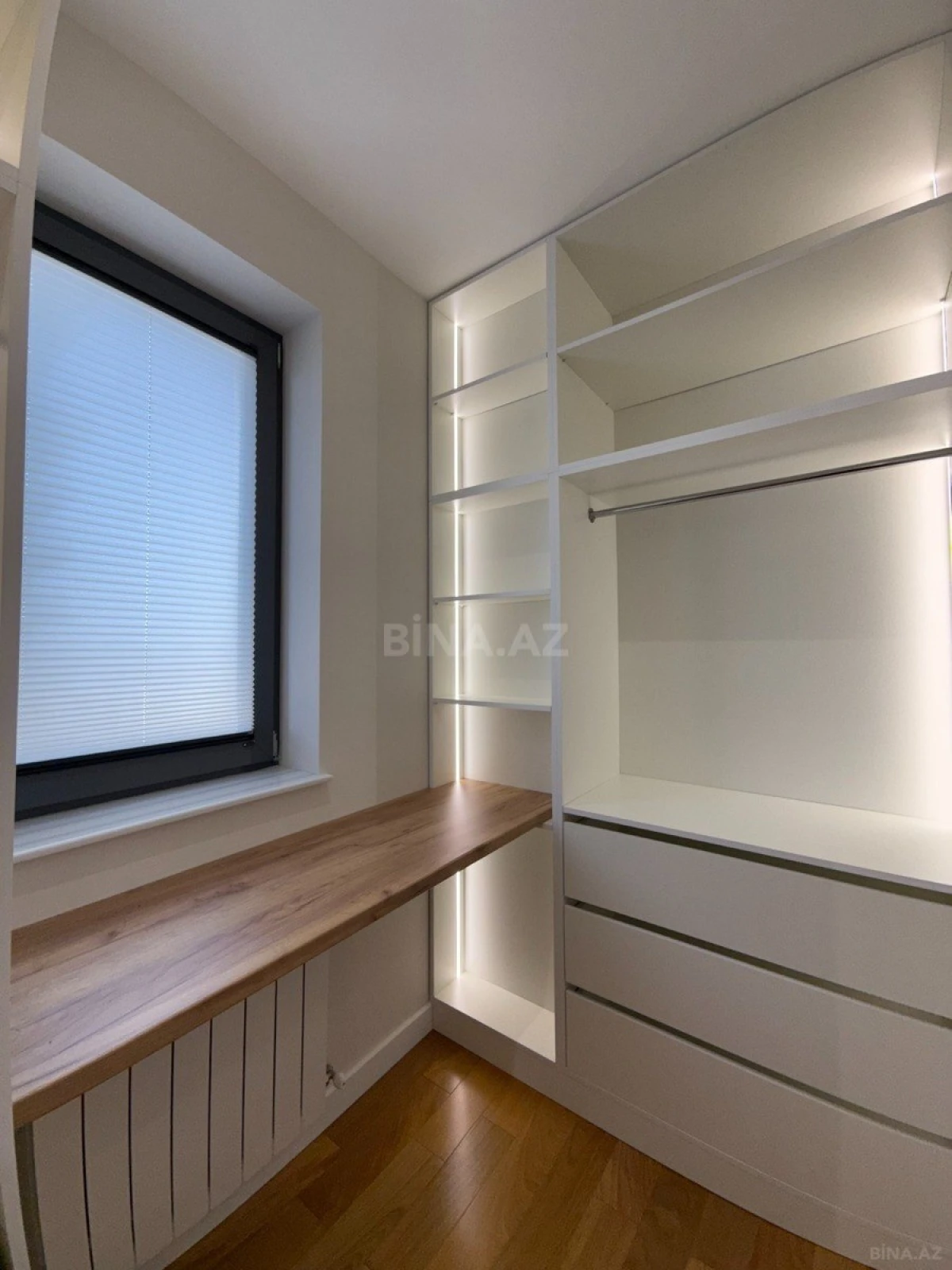 Kirayə verilir 4 otaqlı mənzil 250 m²