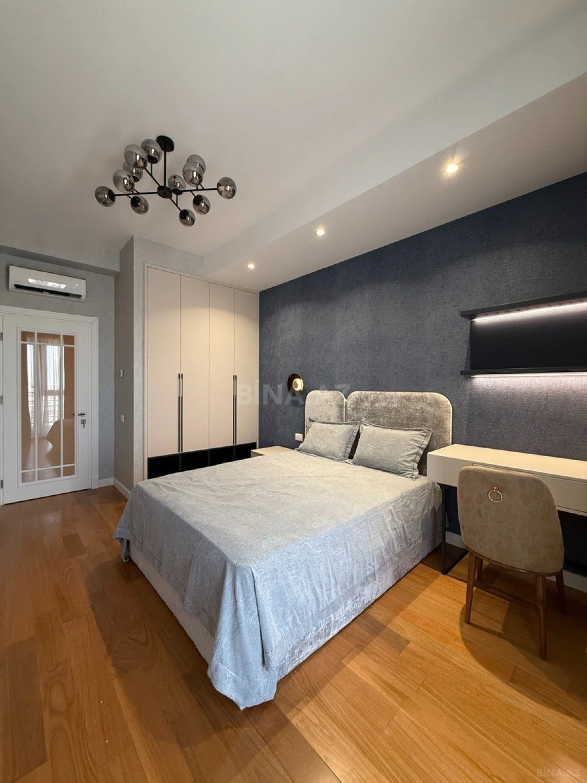 Kirayə verilir 4 otaqlı mənzil 250 m²