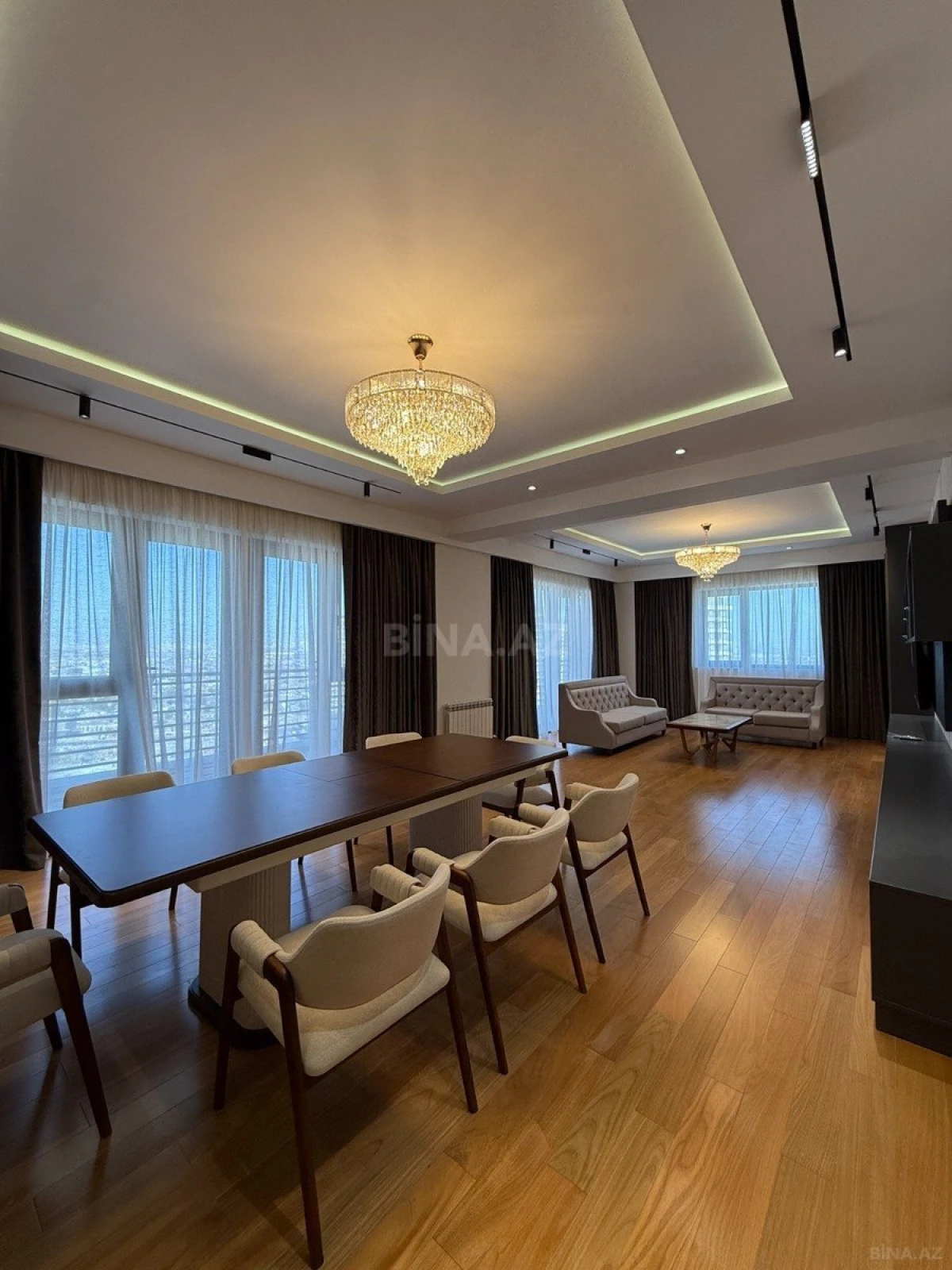 Kirayə verilir 4 otaqlı mənzil 250 m²