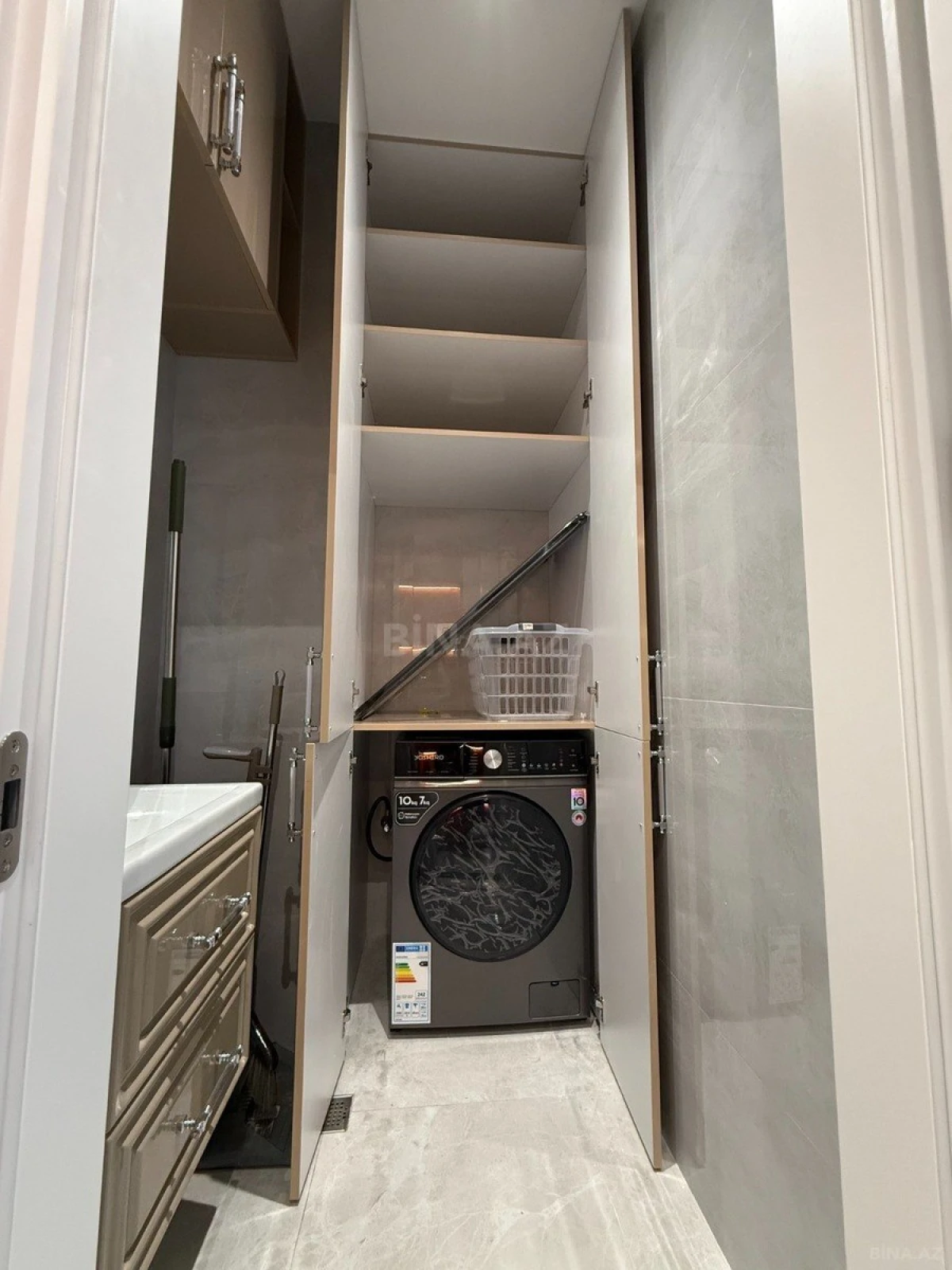 Kirayə verilir 4 otaqlı mənzil 250 m²