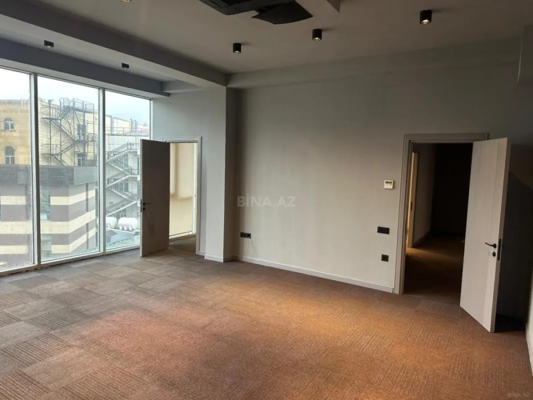 Kirayə verilir 8 otaqlı ofis 600 m²