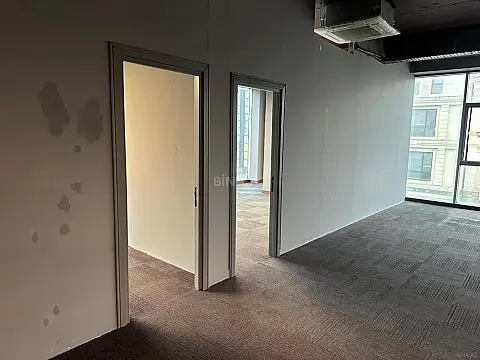 Kirayə verilir 8 otaqlı ofis 600 m²