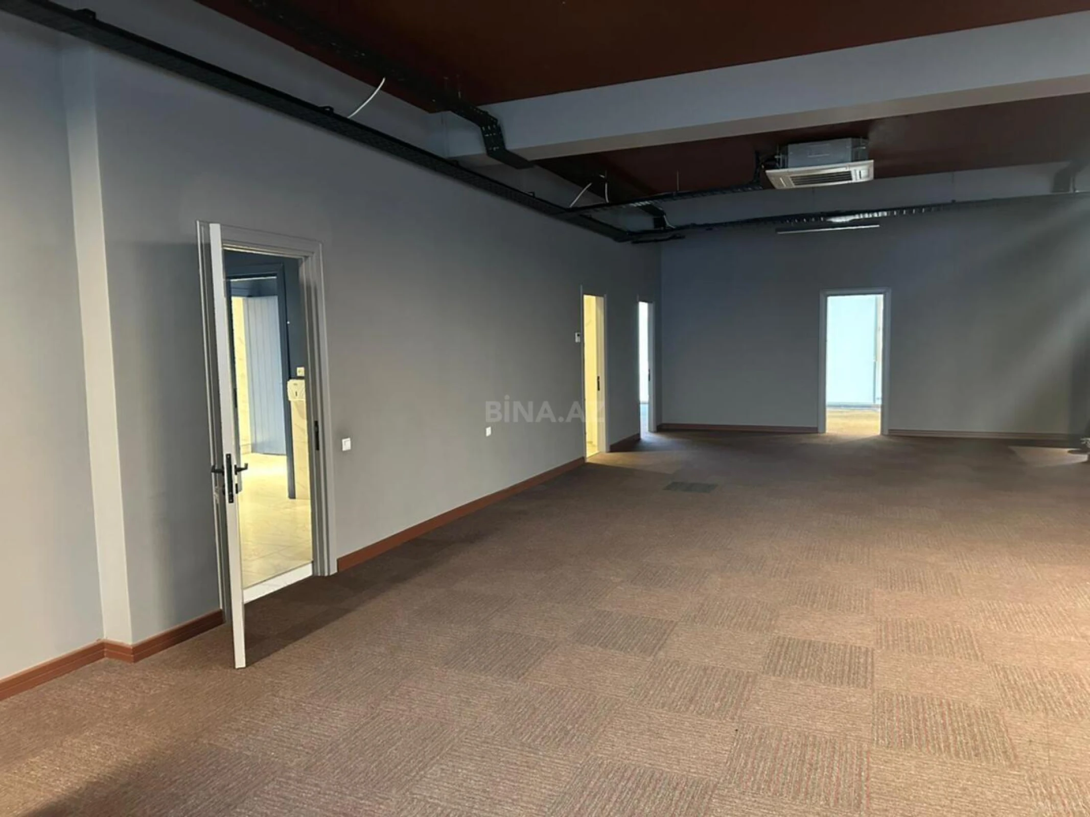 Kirayə verilir 8 otaqlı ofis 600 m²