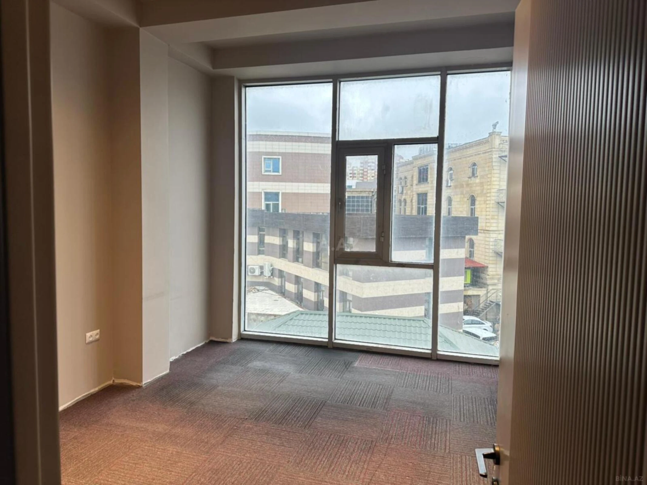 Kirayə verilir 8 otaqlı ofis 600 m²