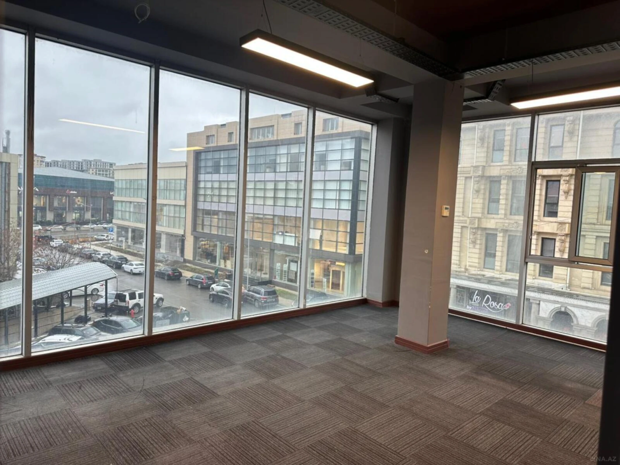 Kirayə verilir 8 otaqlı ofis 600 m²