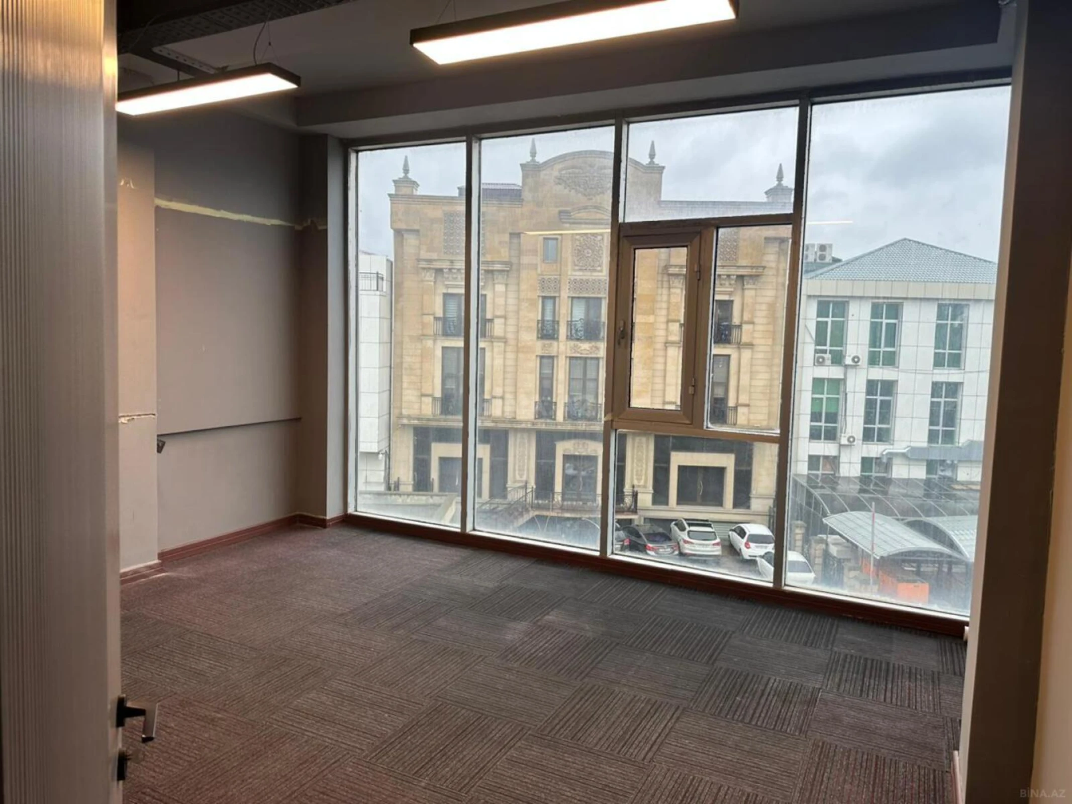 Kirayə verilir 8 otaqlı ofis 600 m²