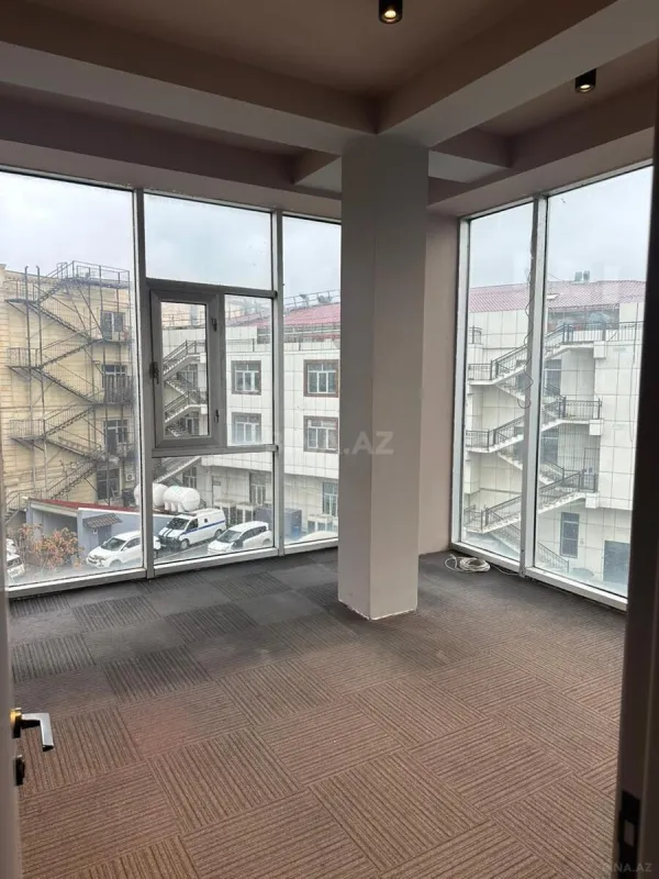Kirayə verilir 8 otaqlı ofis 600 m²