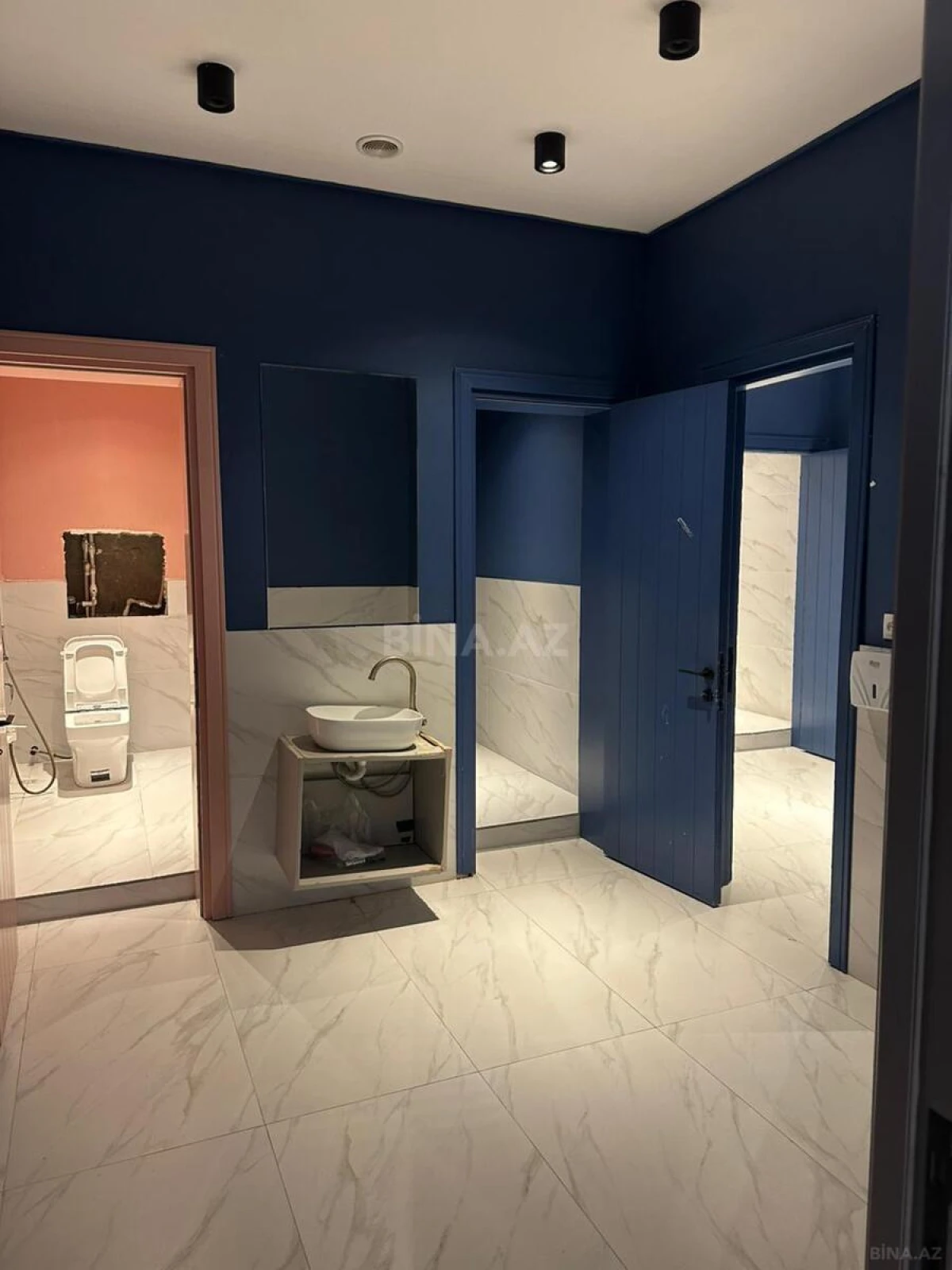 Kirayə verilir 8 otaqlı ofis 600 m²