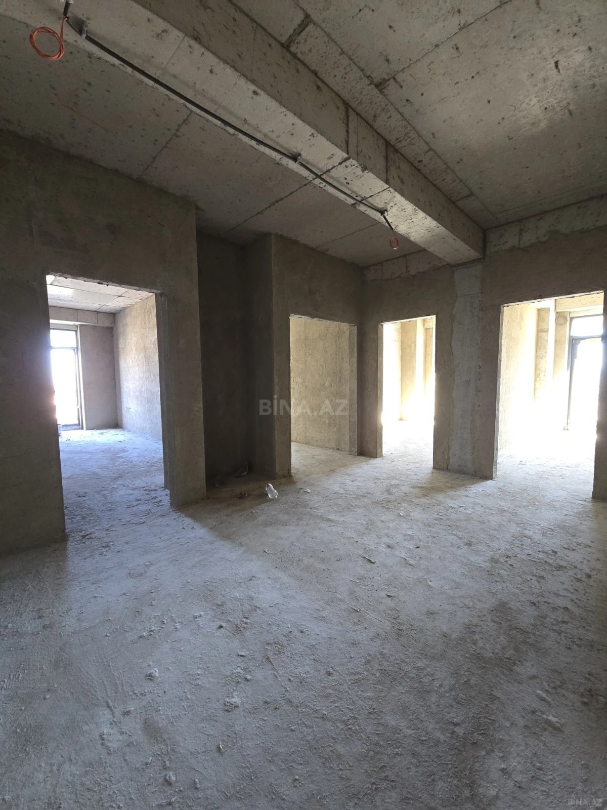 Satılır 3 otaqlı mənzil 180 m²