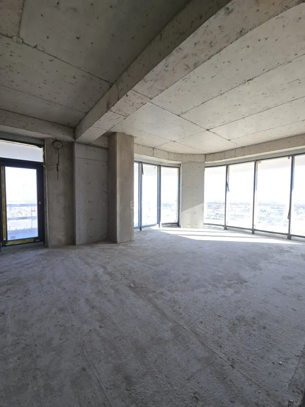 Satılır 3 otaqlı mənzil 180 m²