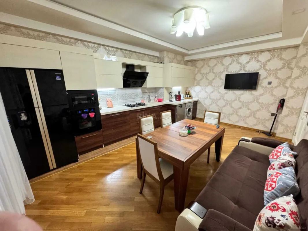 Satılır 3 otaqlı mənzil 137 m²