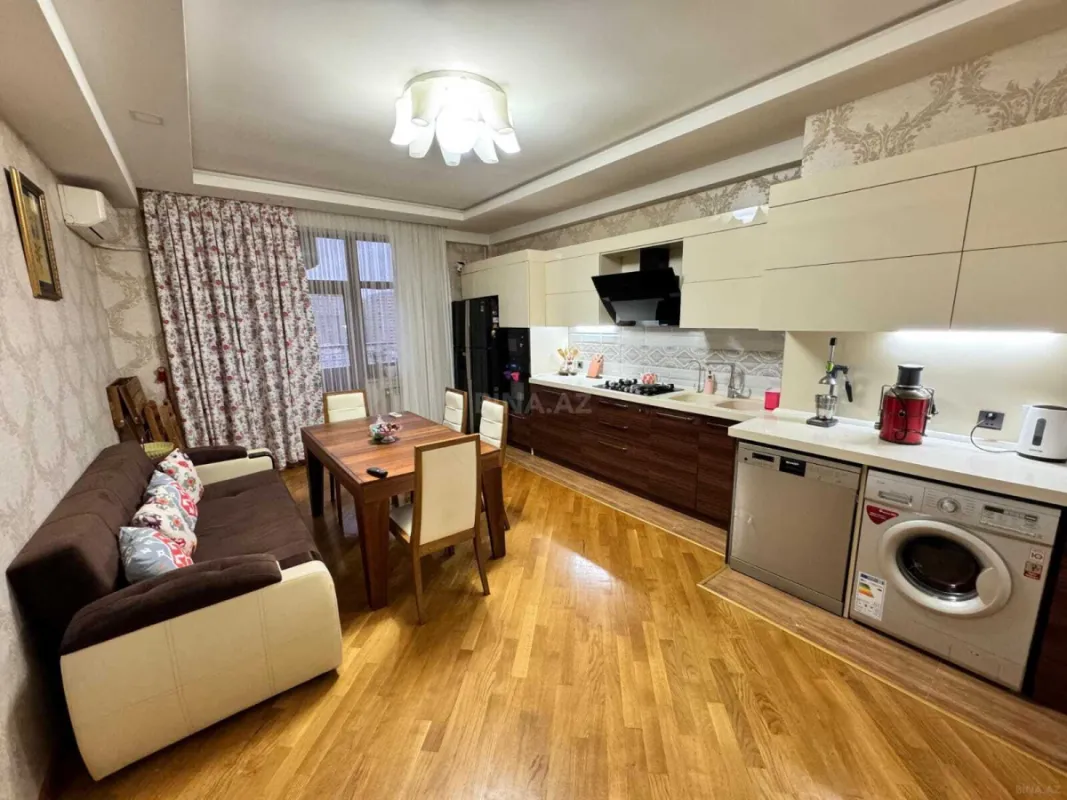 Satılır 3 otaqlı mənzil 137 m²