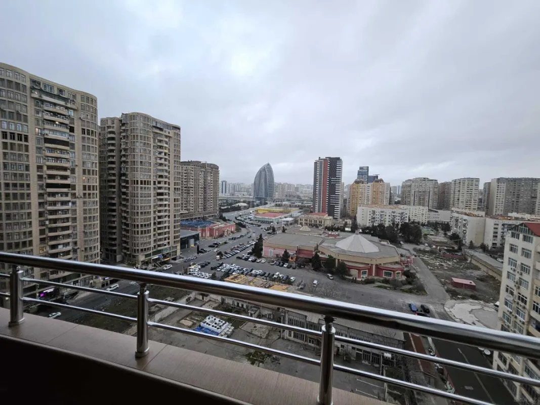 Satılır 3 otaqlı mənzil 137 m²