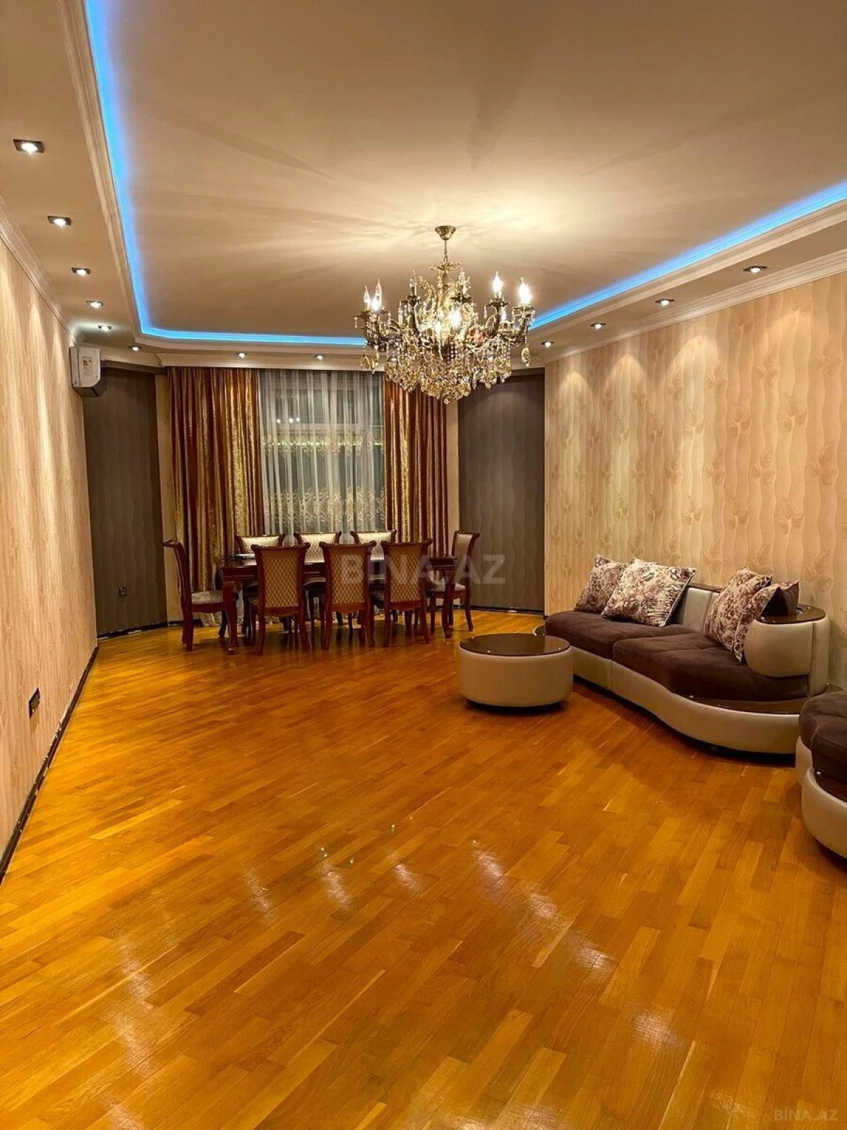 Satılır 3 otaqlı mənzil 160 m²