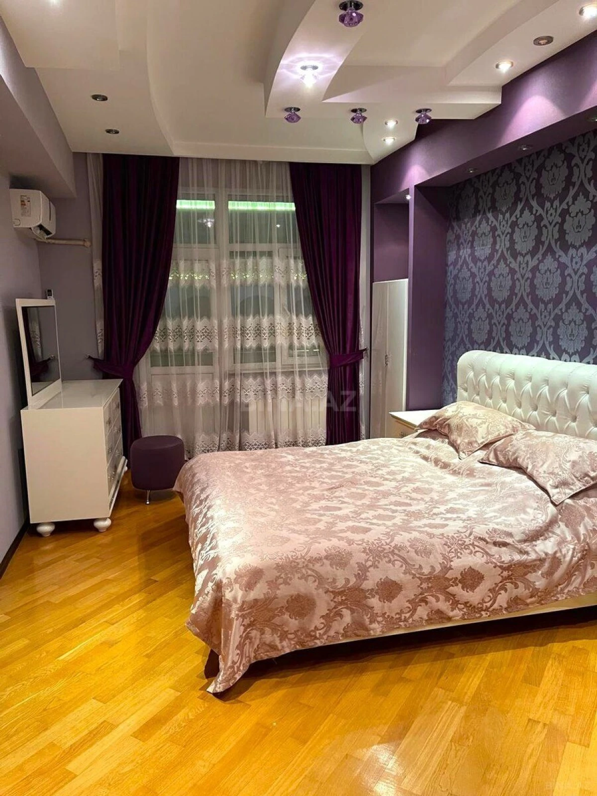 Satılır 3 otaqlı mənzil 160 m²