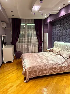 Satılır 3 otaqlı mənzil 160 m²