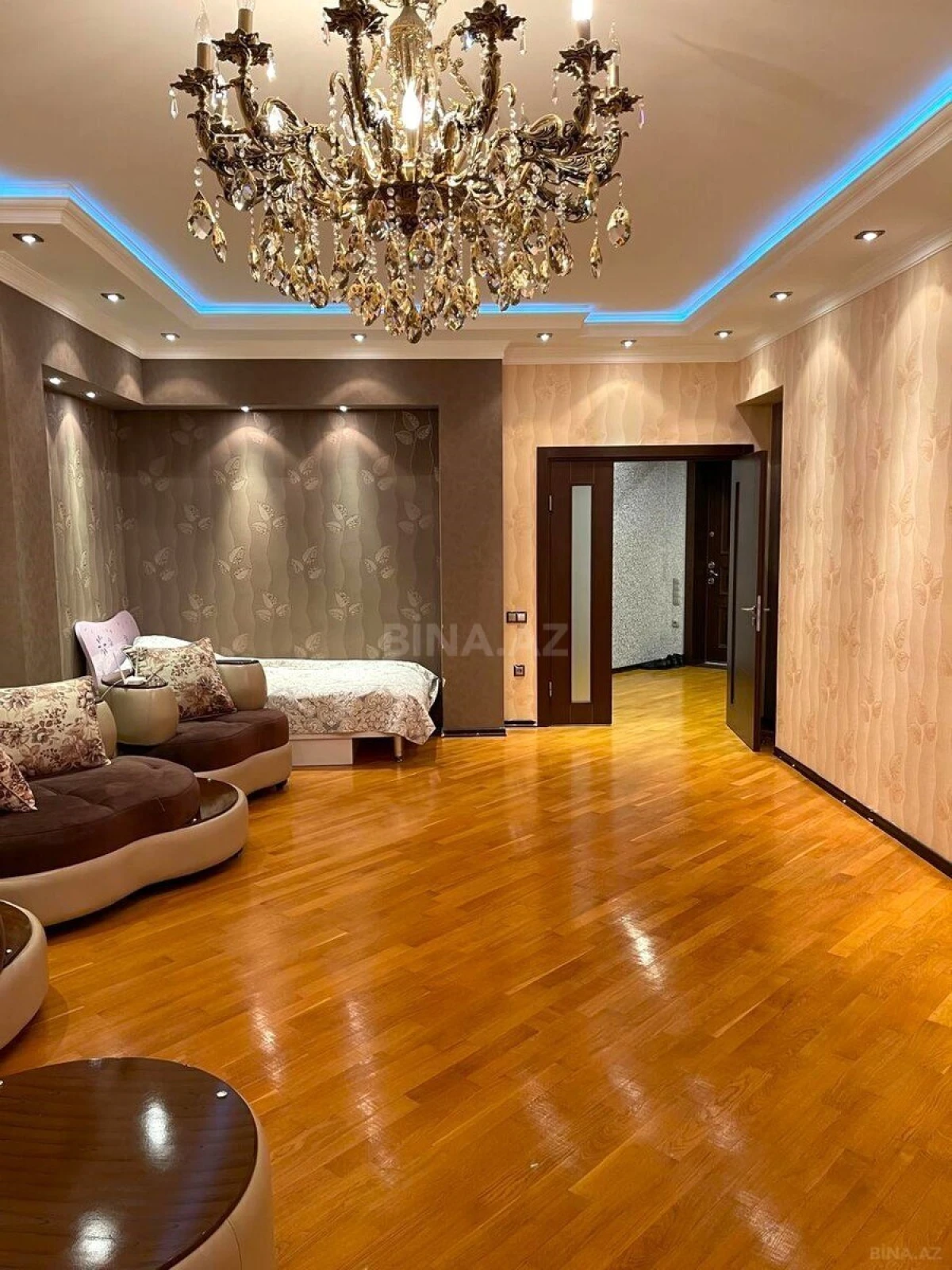 Satılır 3 otaqlı mənzil 160 m²