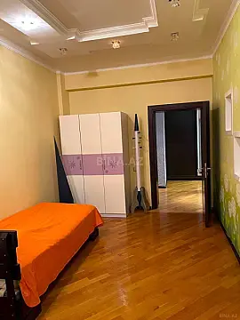 Satılır 3 otaqlı mənzil 160 m²