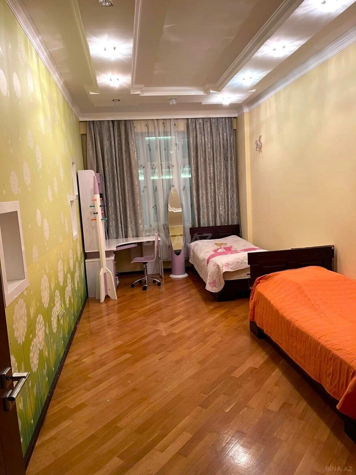 Satılır 3 otaqlı mənzil 160 m²