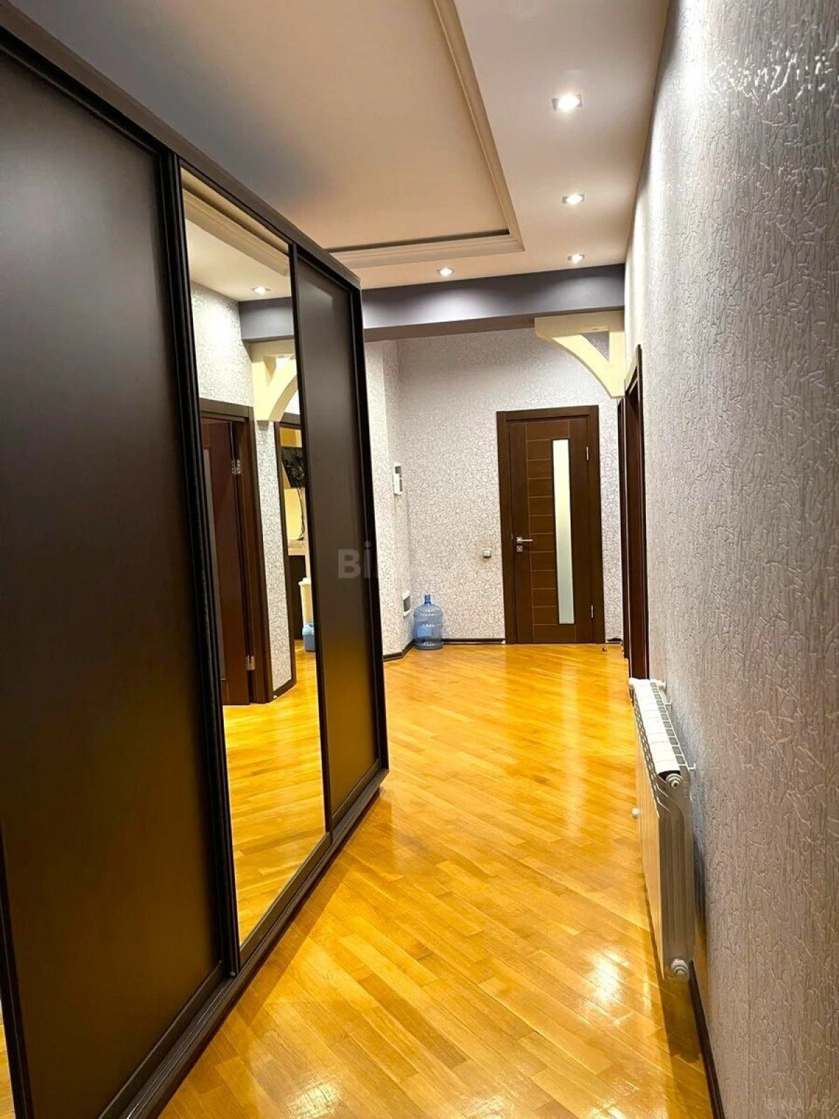 Satılır 3 otaqlı mənzil 160 m²