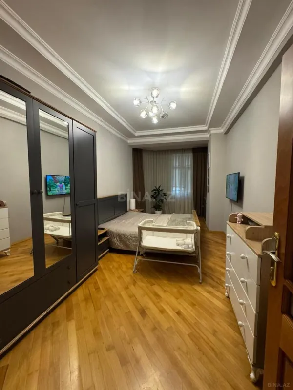 Satılır 3 otaqlı mənzil 140 m²