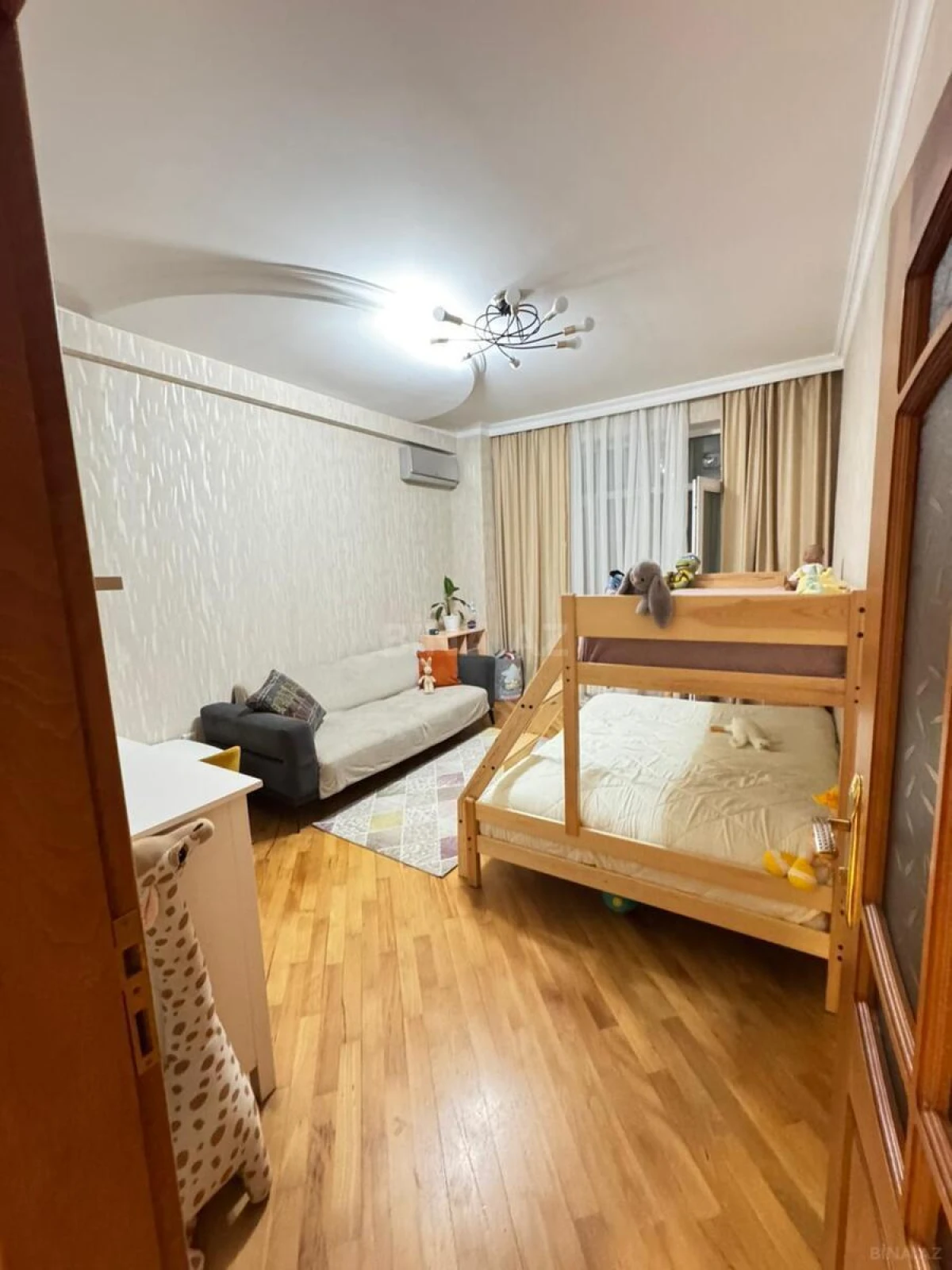 Satılır 3 otaqlı mənzil 140 m²