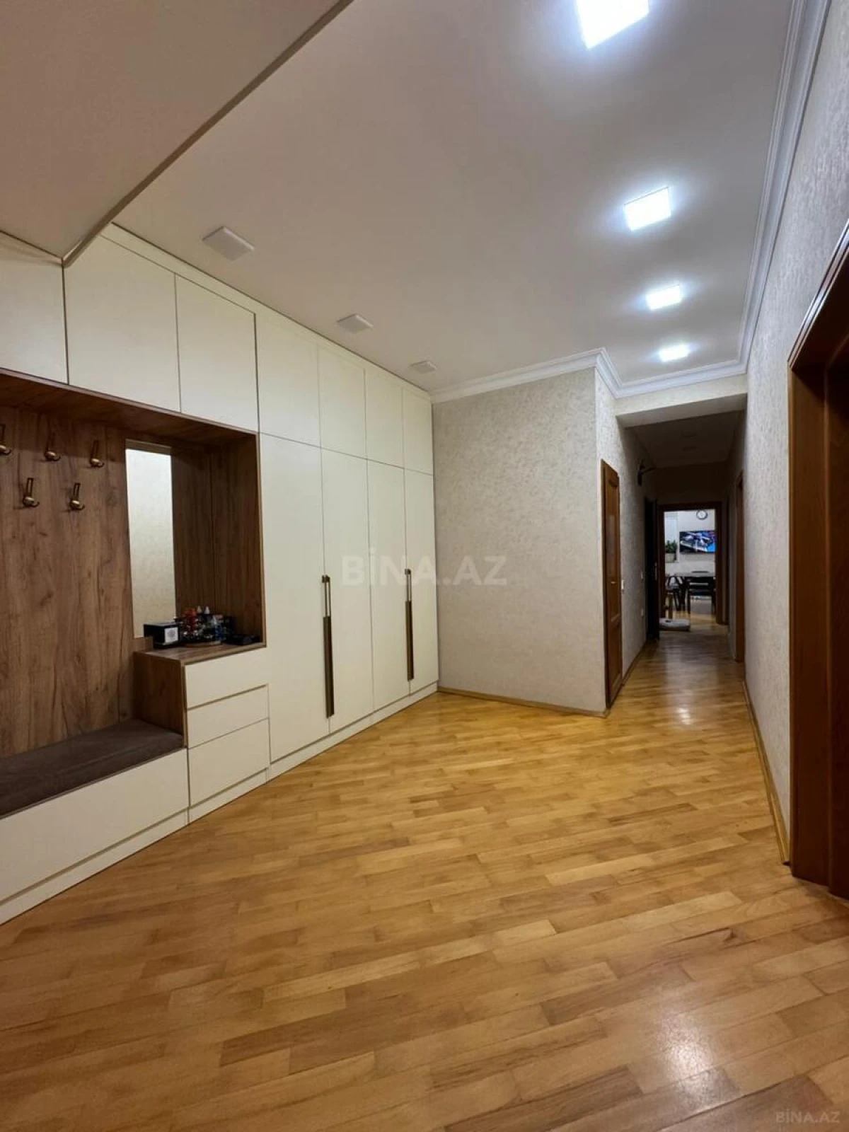 Satılır 3 otaqlı mənzil 140 m²