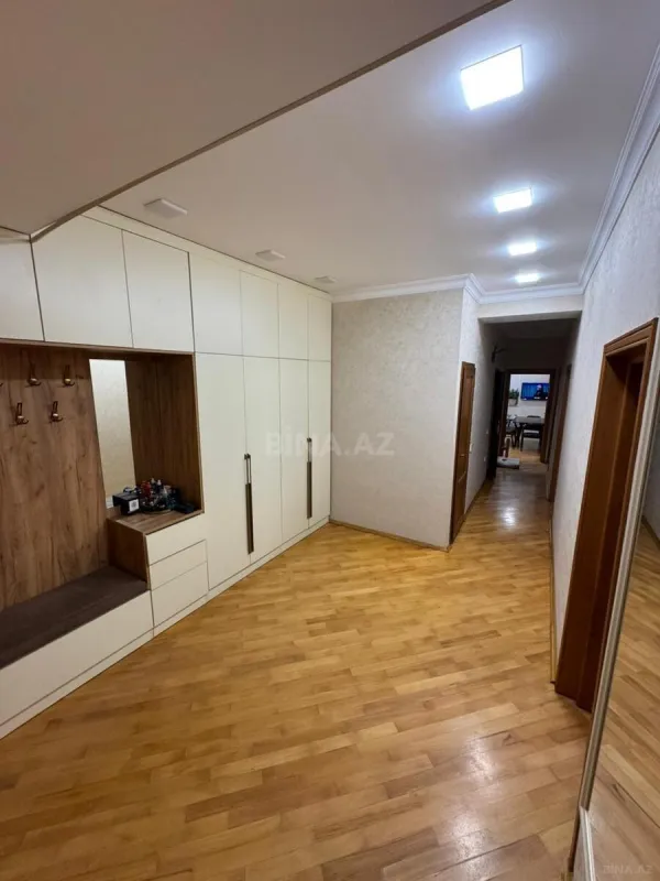 Satılır 3 otaqlı mənzil 140 m²