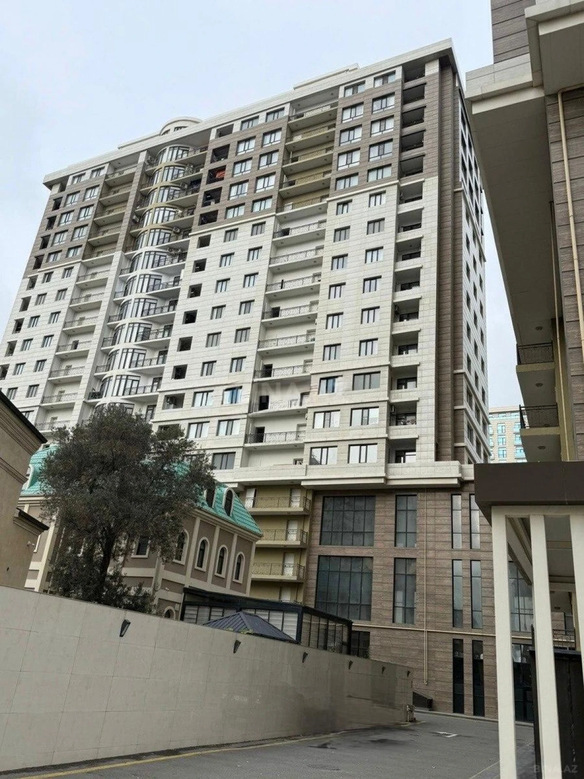 Satılır 3 otaqlı mənzil 114 m²