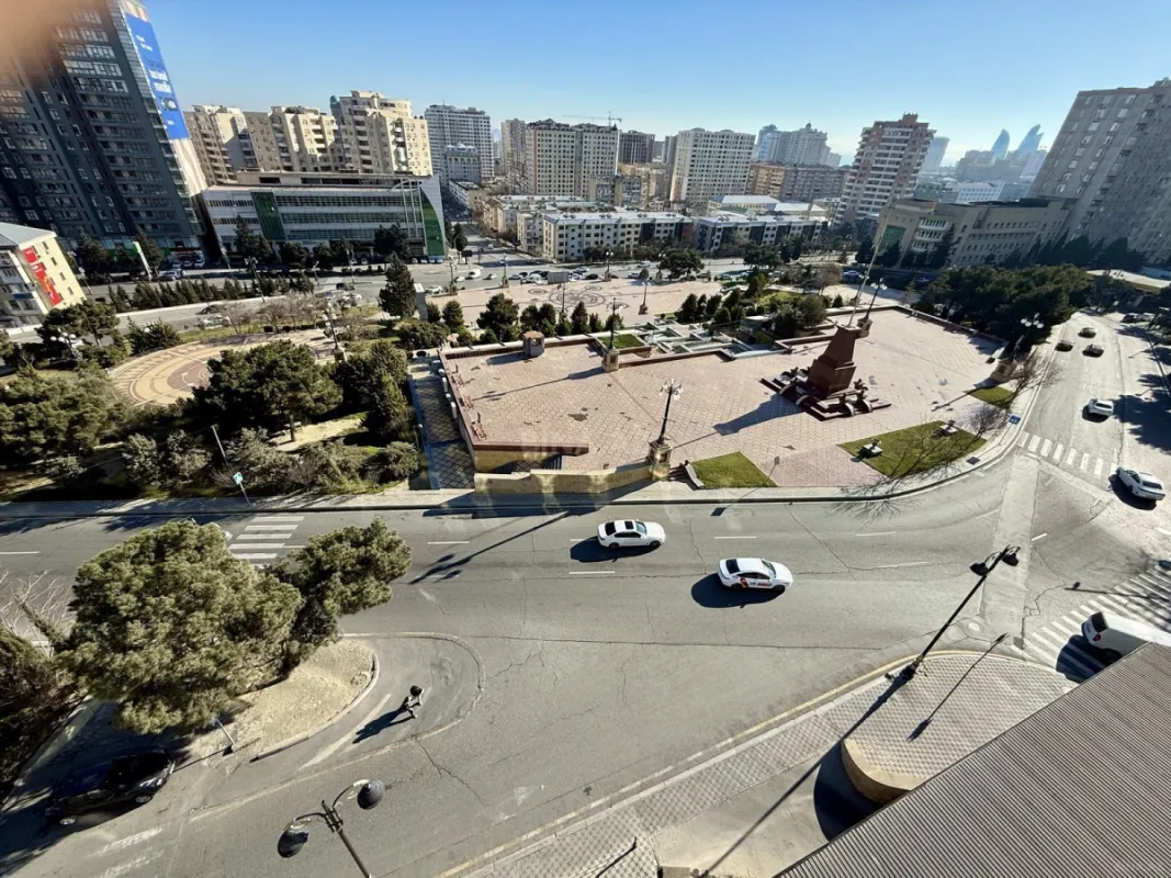 Satılır 3 otaqlı mənzil 167 m²