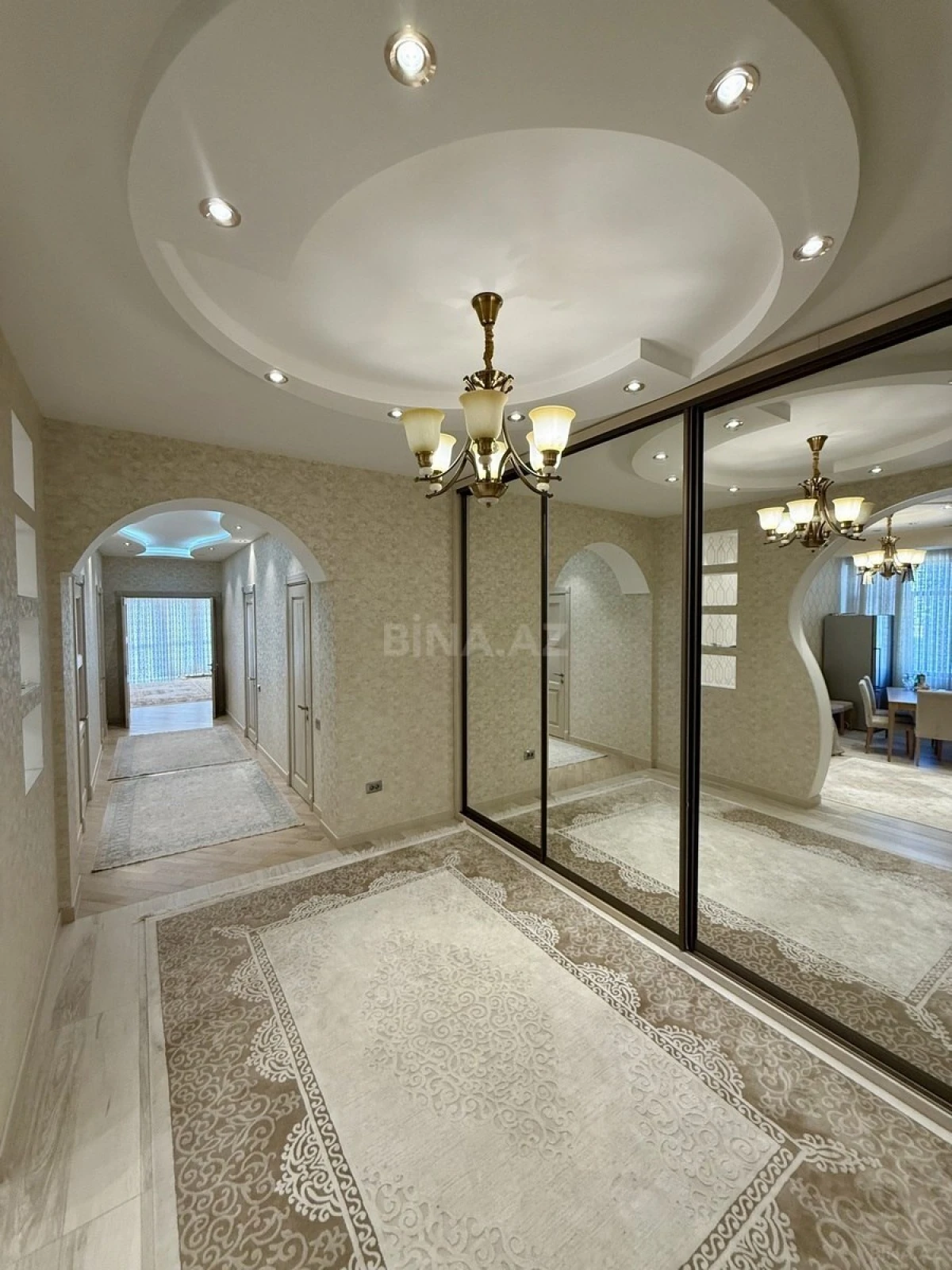 Satılır 3 otaqlı mənzil 167 m²