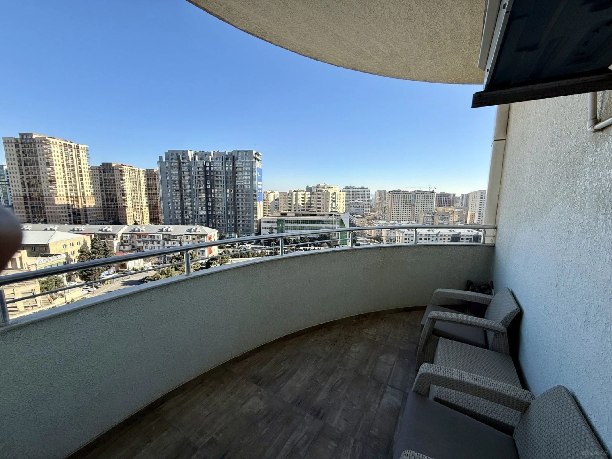 Satılır 3 otaqlı mənzil 167 m²