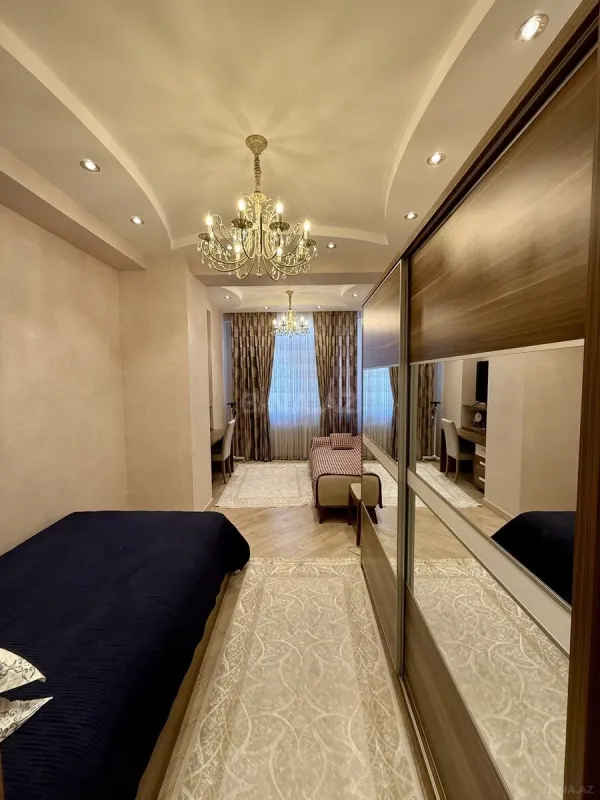 Satılır 3 otaqlı mənzil 167 m²